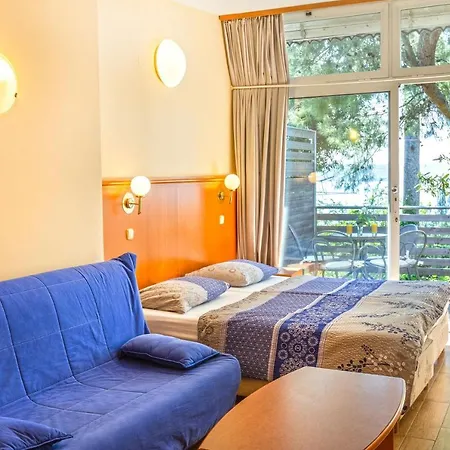 Hotel Maestral 2*